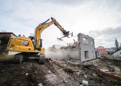 Demolice rodinného domu v Dobrušce