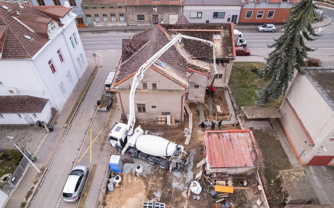 Kompletní rekonstrukce rodinného domu s ordinacemi – Kostelec nad Orlicí